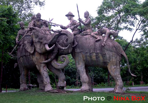 war-elephant-sttue-ancient-city
