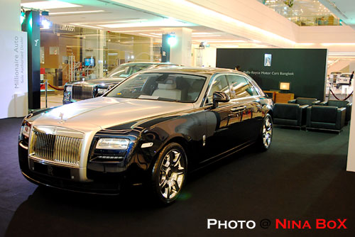 outstanding-car-at-siam-paragon